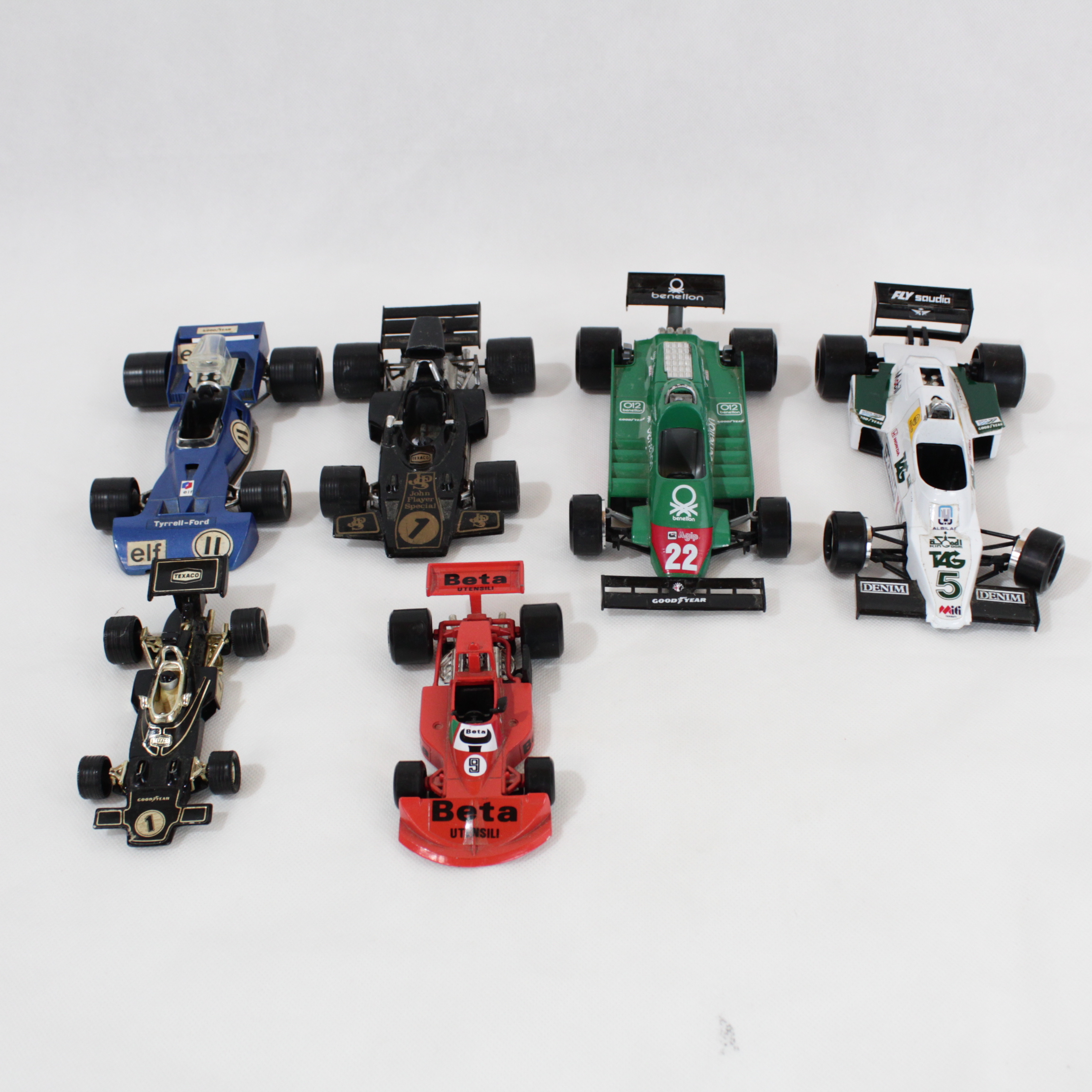 Lot de 6 voitures de course diverses marques - Bon état - Photo 2